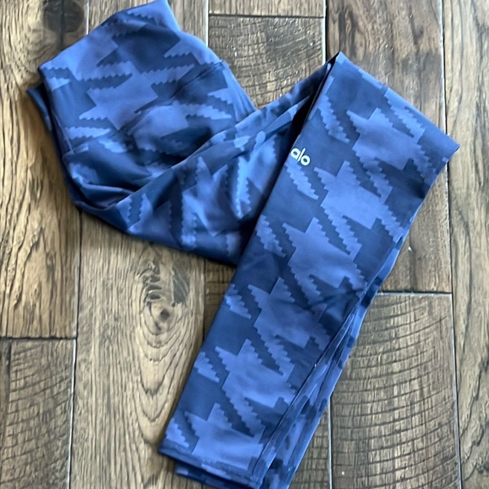 Alo Yoga Tech Print full length High Waist Leggings